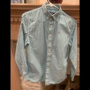 Crisp whale shirt by Vineyard Vines, 100% cotton.